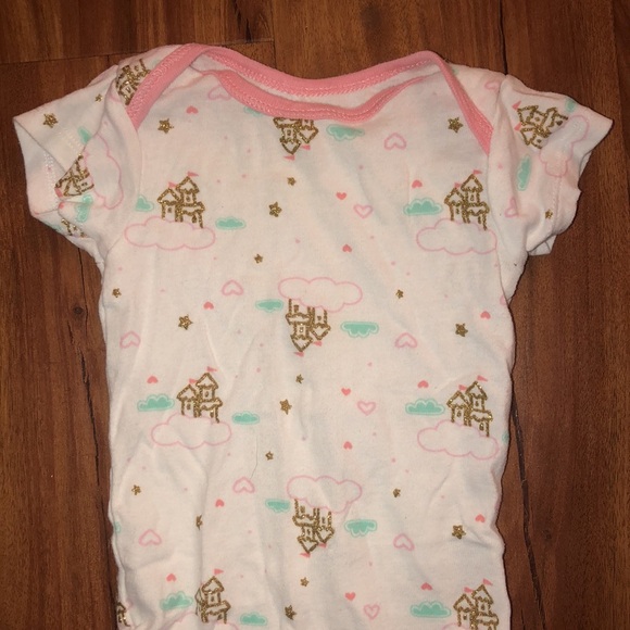Cute castle/hearts onesie - Picture 2 of 4
